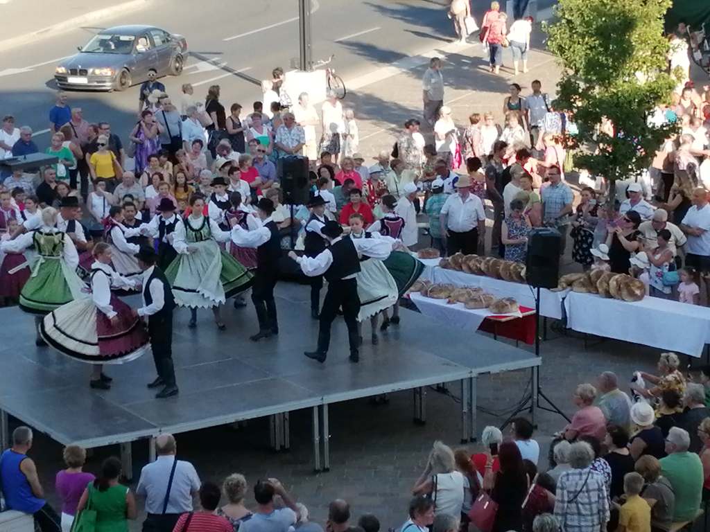 kenyerszenteles-tomeg