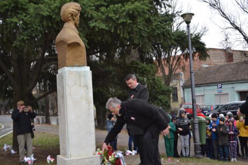 53595327 2313797555505896 15600364896124928 o (1)